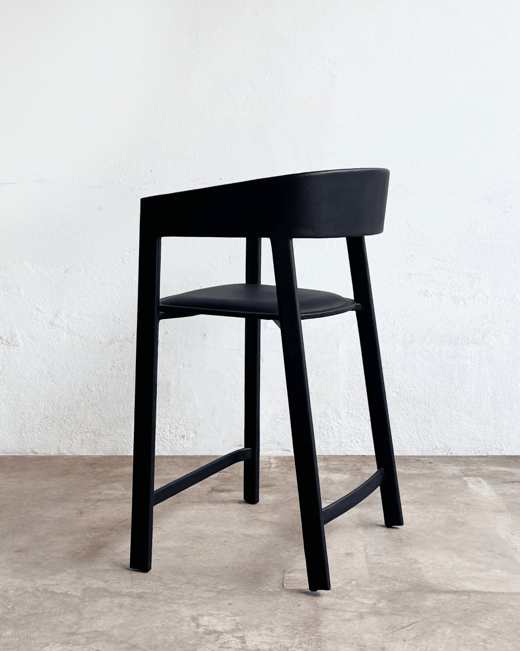 Banqueta em Metal e Couro - Kora