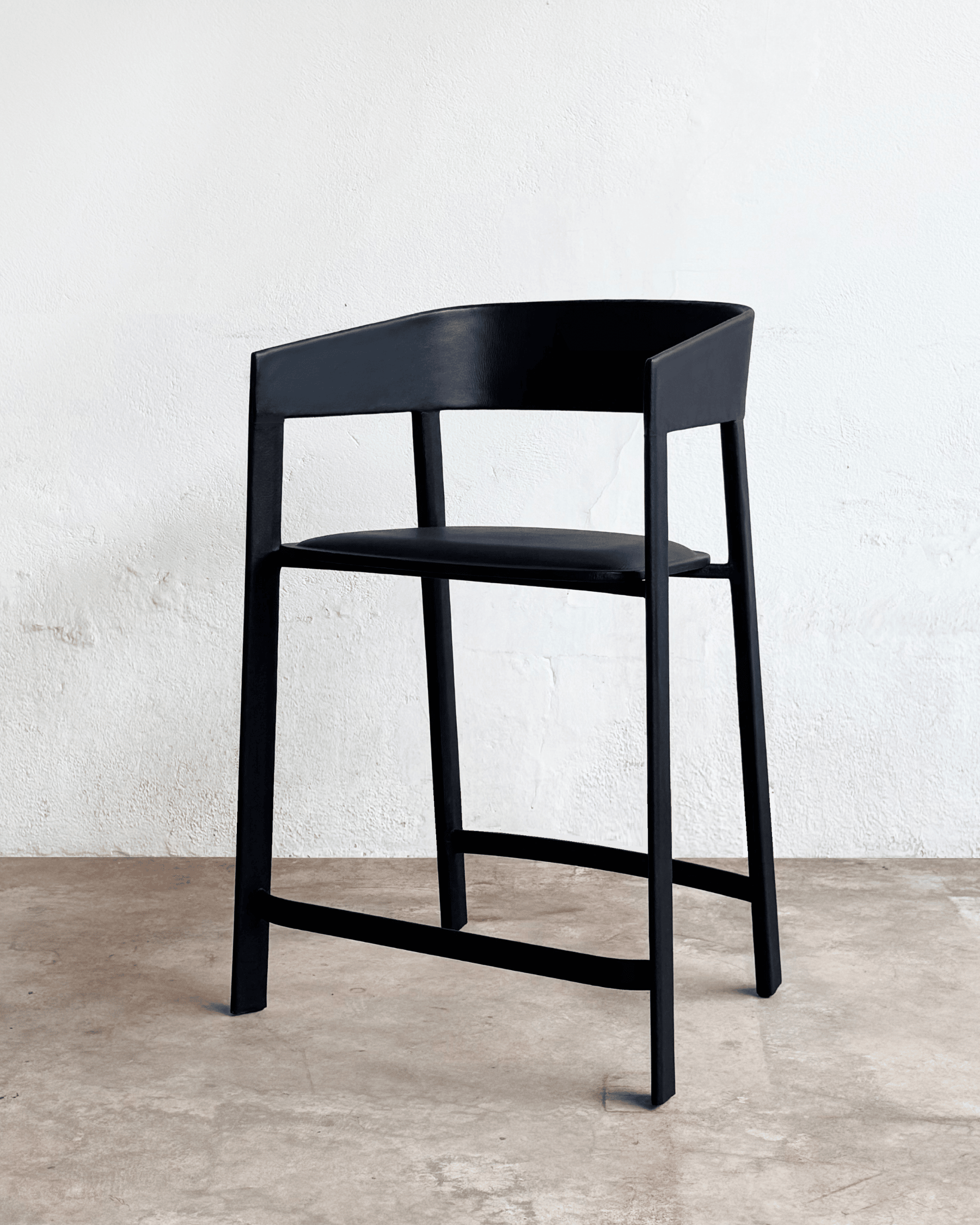 Banqueta em Metal e Couro - Kora