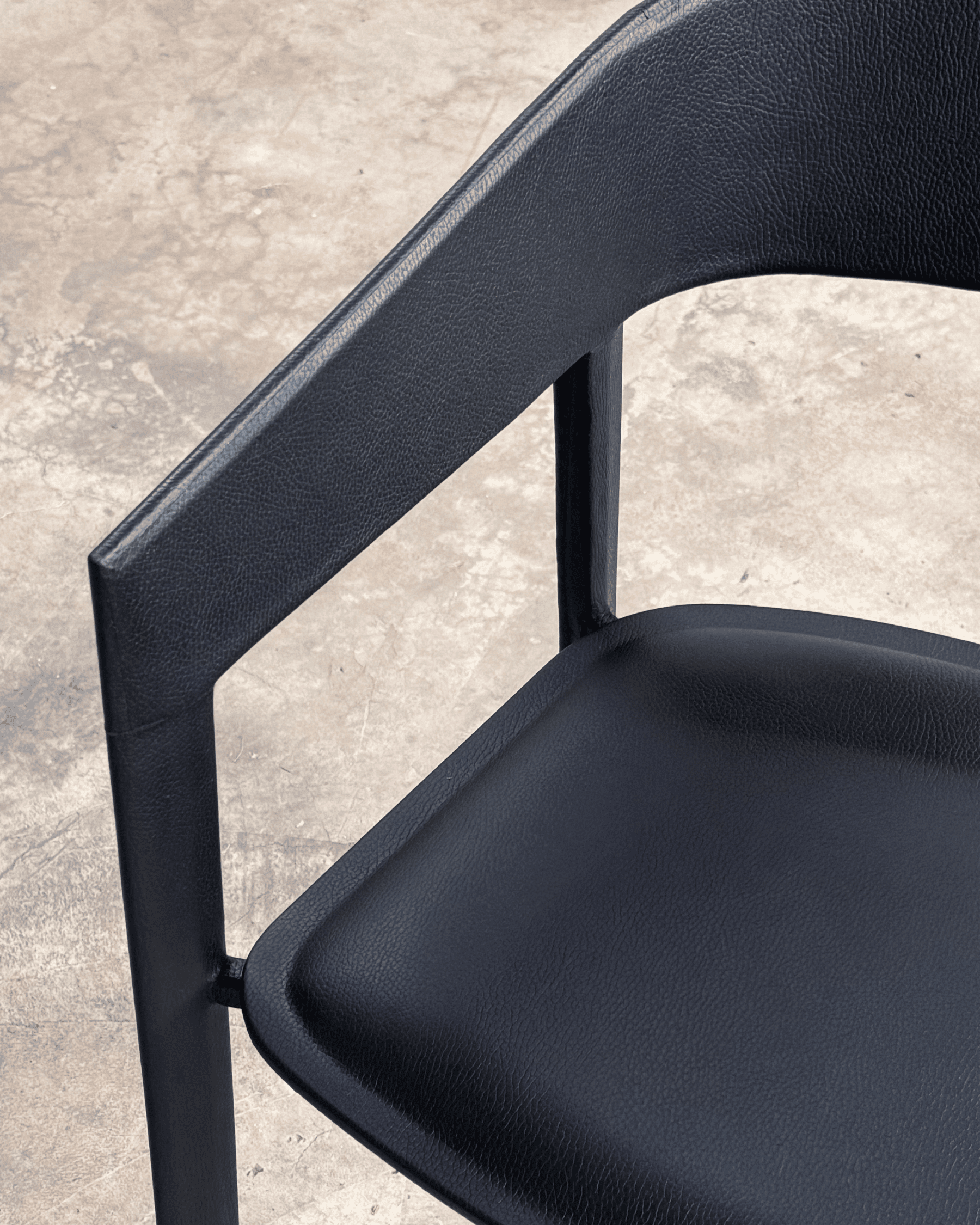 Cadeira de Jantar em Metal e Couro Ecosoft - Kora