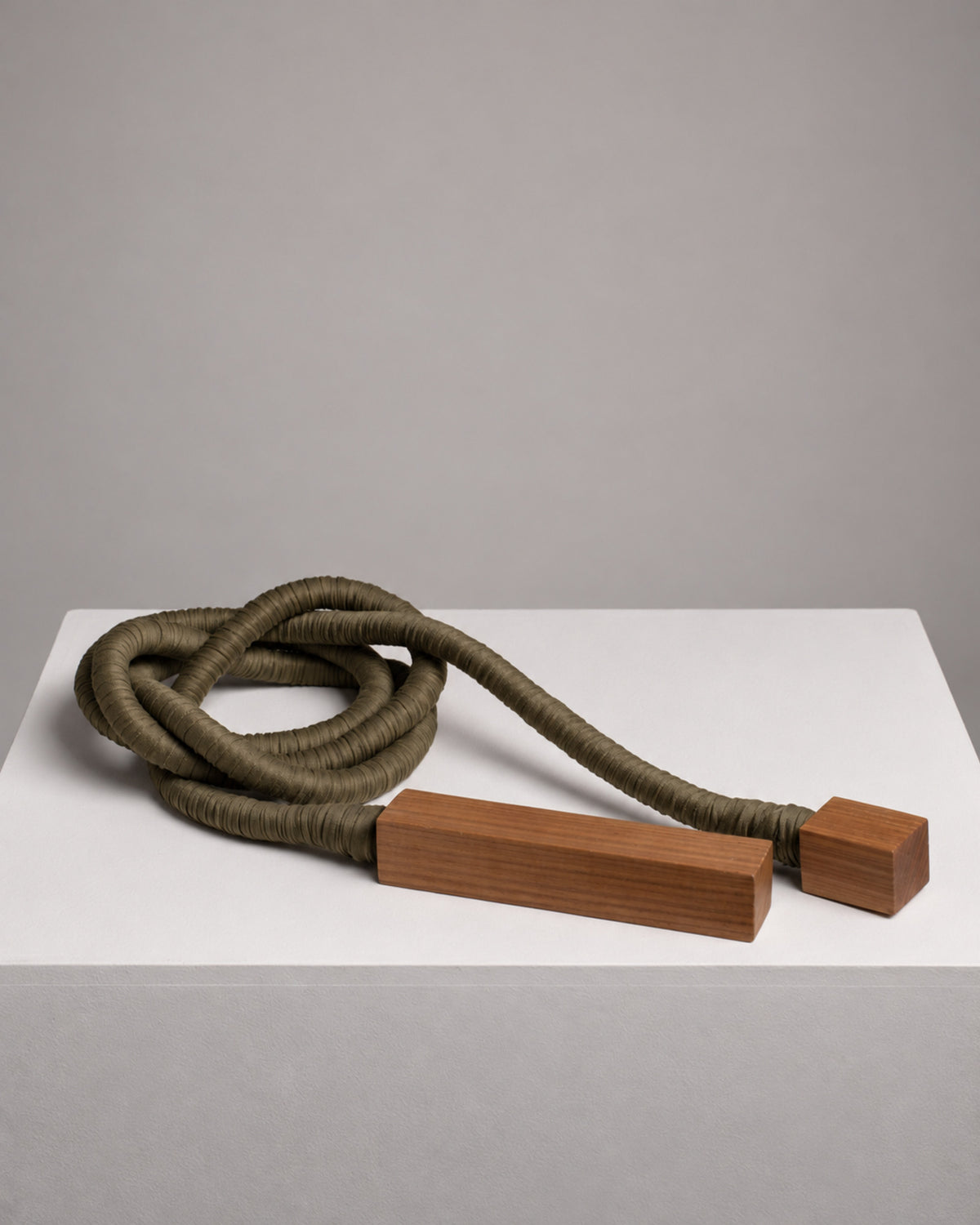 Colar de Mesa C111 Verde Oliva Pontas de Madeira