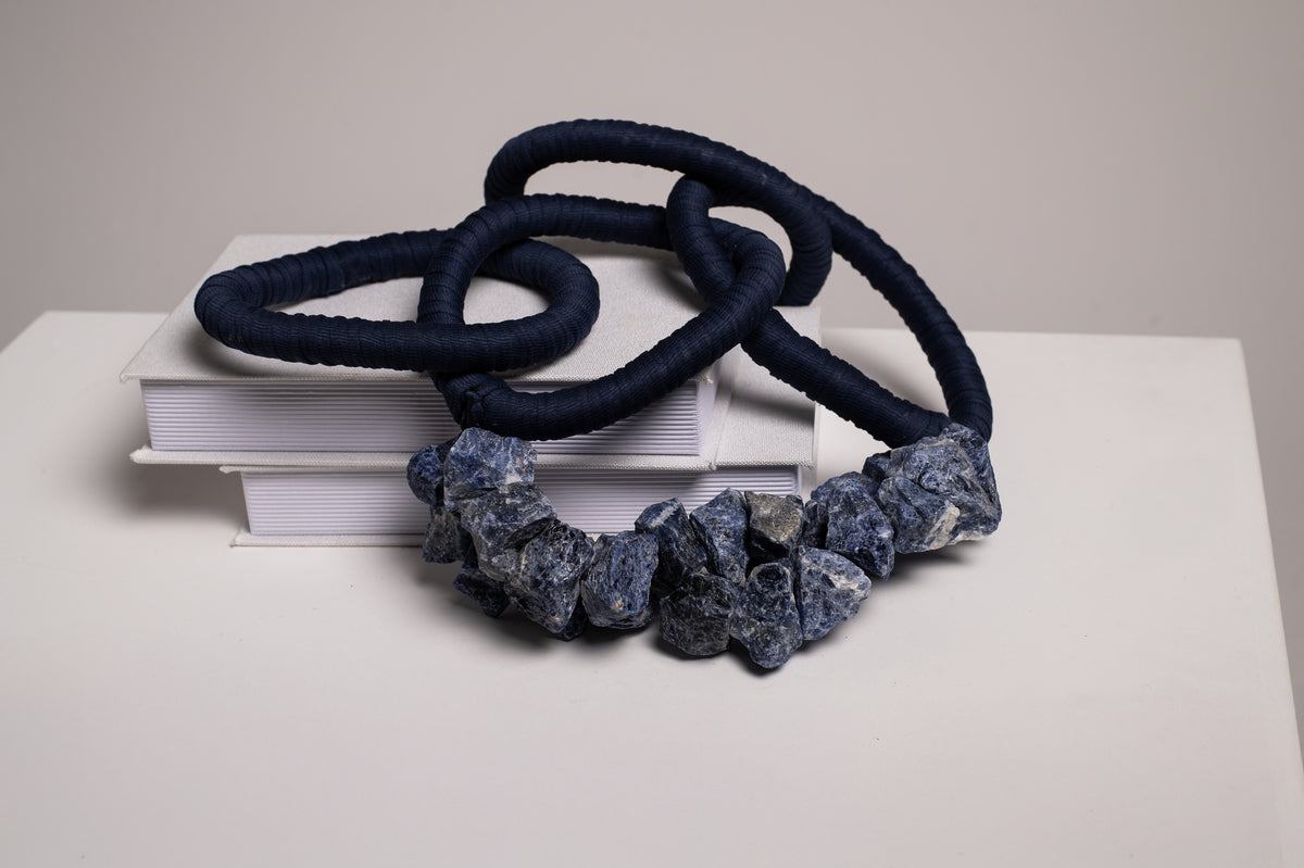 Colar de Mesa C085 Elos Azul com Pedra Sodalita