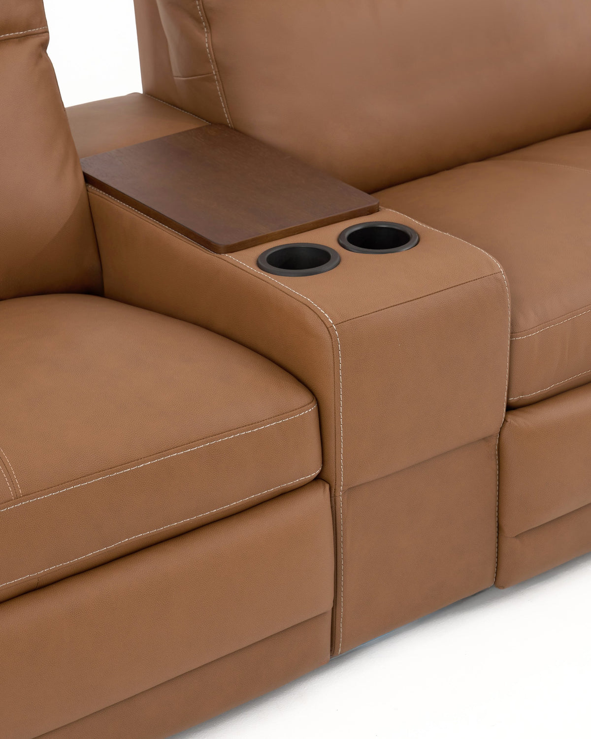 Sofá Couro Natural Reclinável Elétrico Colle — console porta-copos
