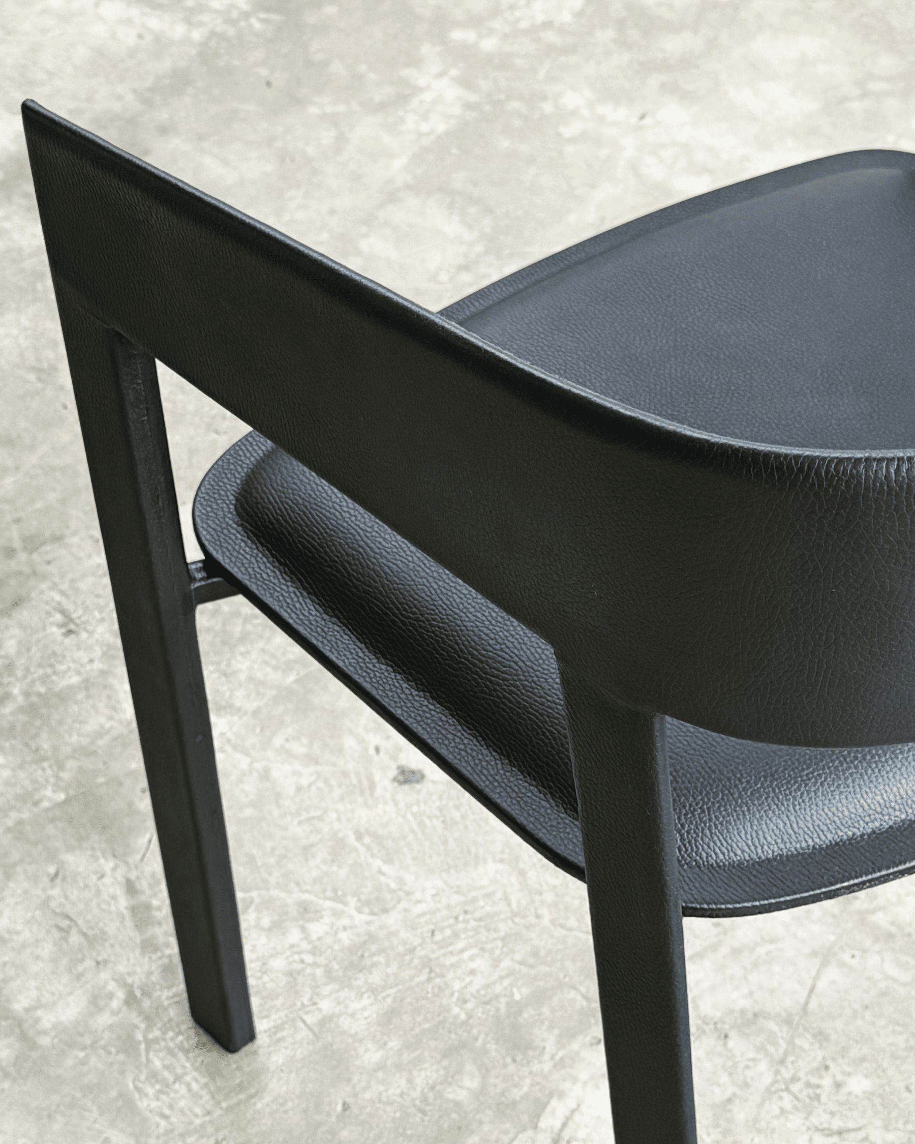 Cadeira de Jantar em Metal e Couro Ecosoft - Kora
