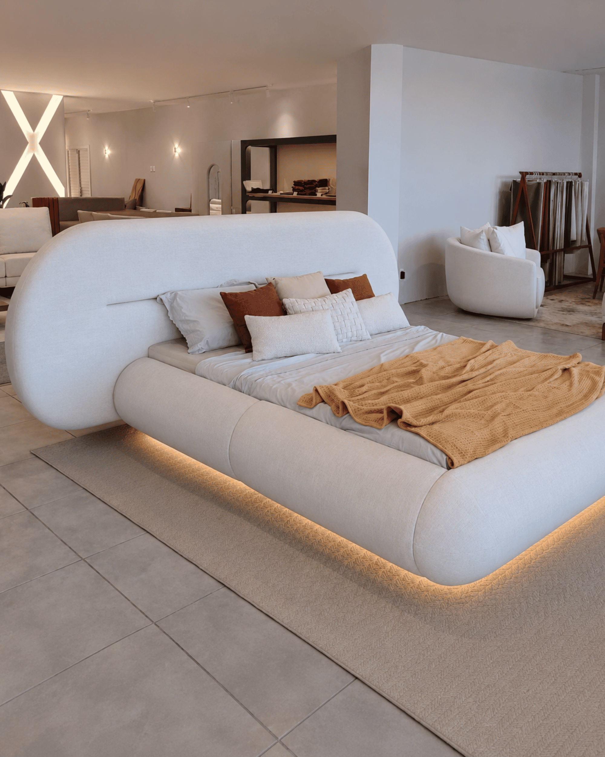 Cama com Cabeceira Estofada Queen - Loo - Detalhe Led - Tecido 4053