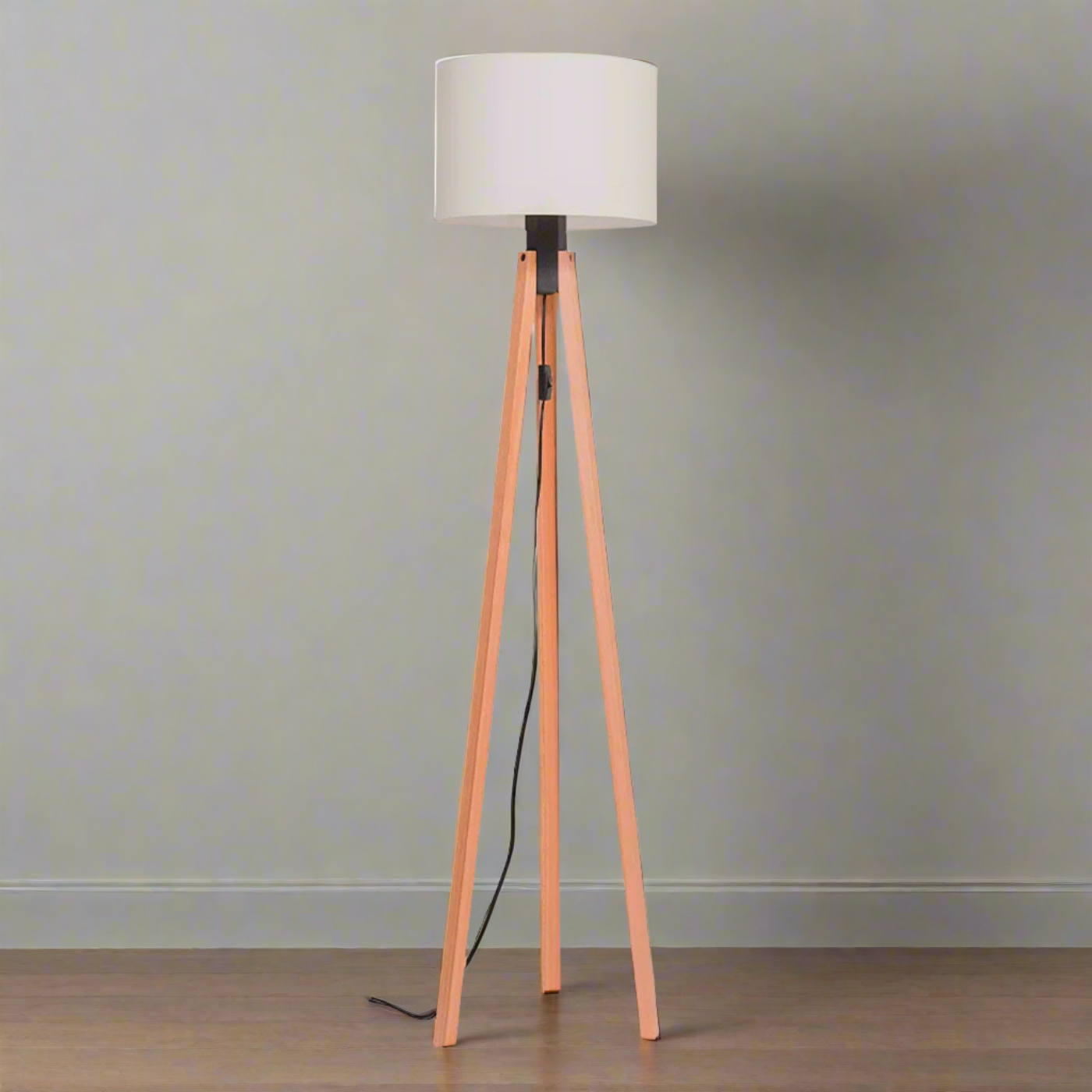 Luminária de Piso Tripé Eco - Cúpula Tecido
