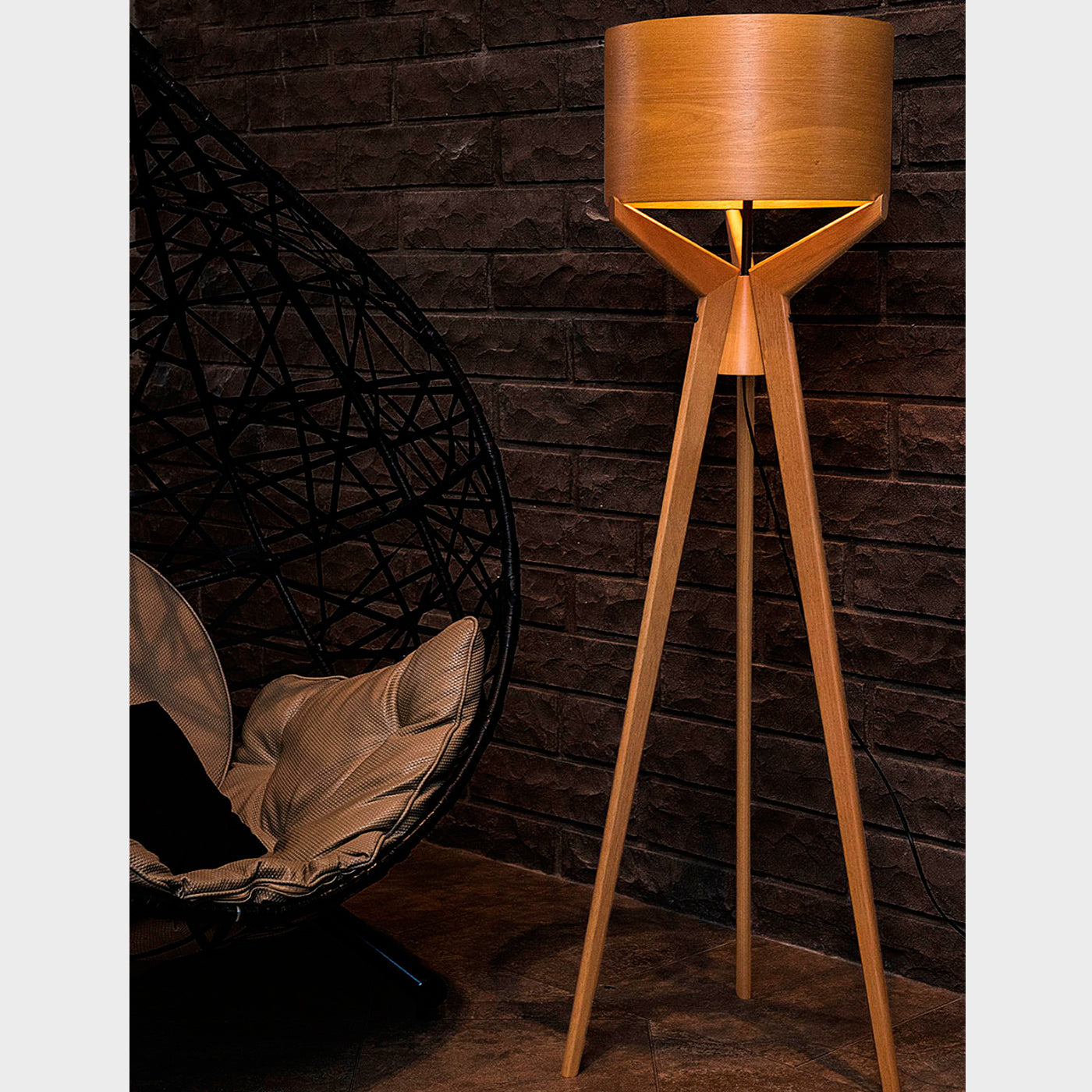 Luminária de Piso Navi 154cm - Cúpula de Madeira