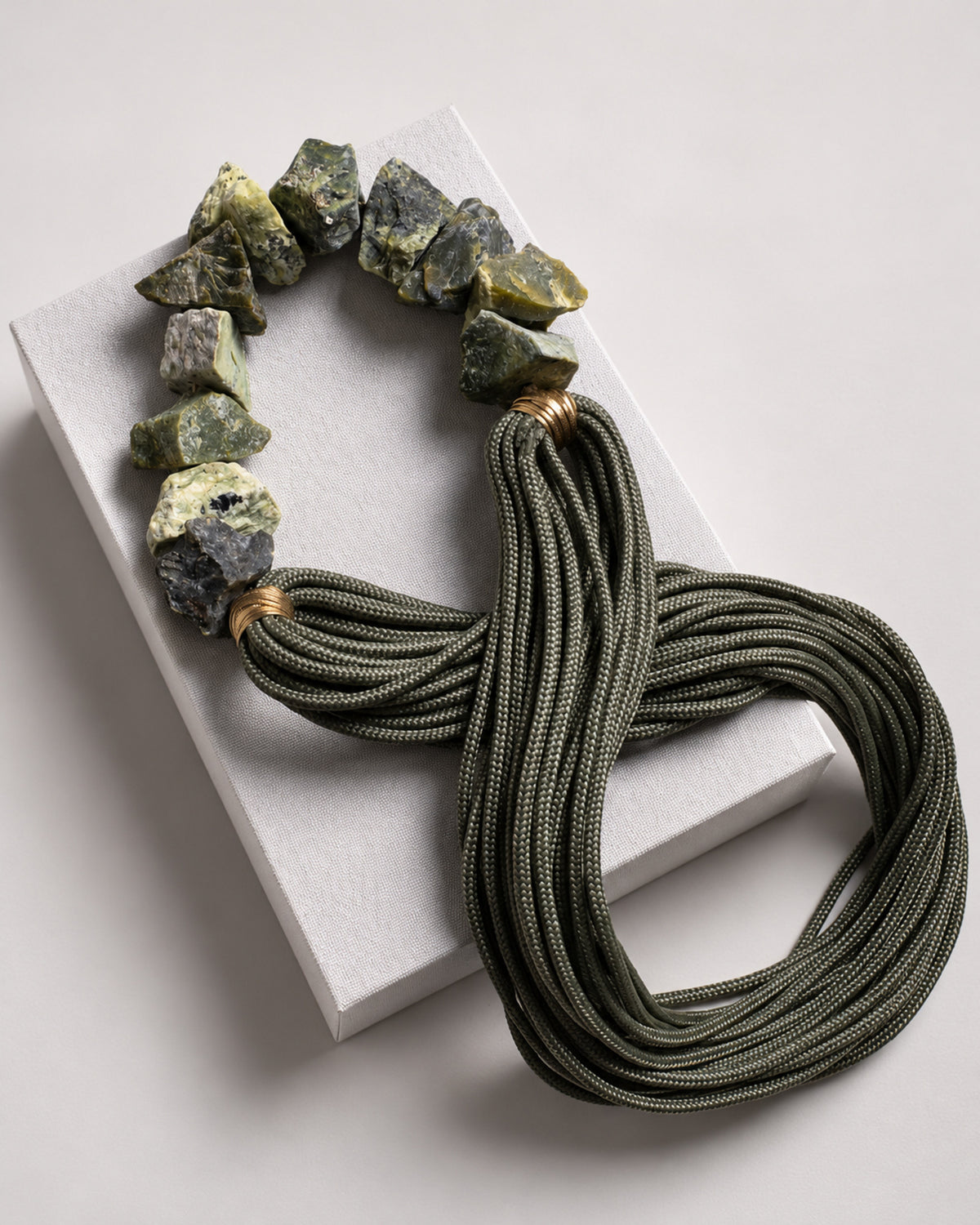 Colar de Mesa C314 Pedra Serpentina — peça individual