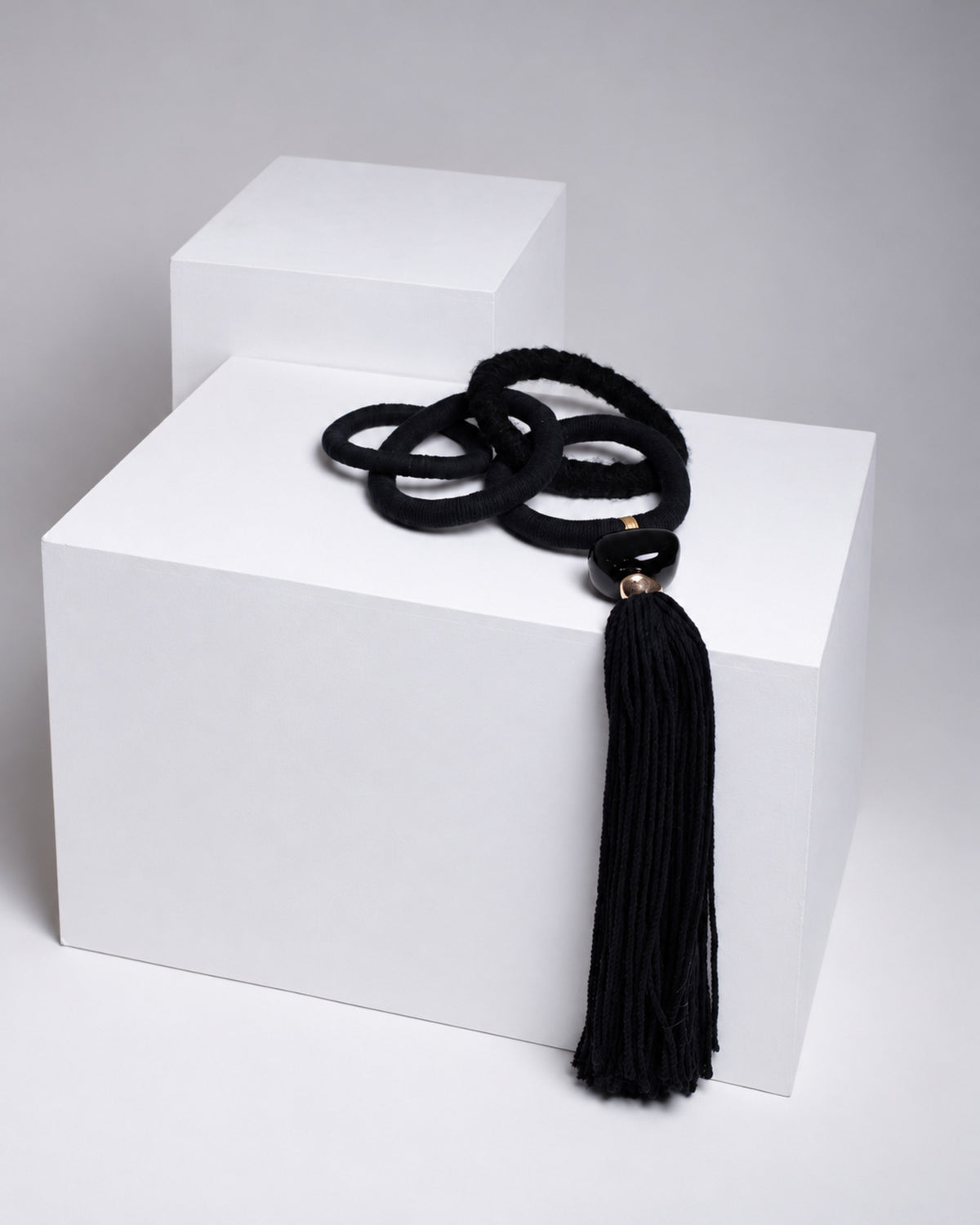 Colar de Mesa C340 - Argolas Preto — peça individual