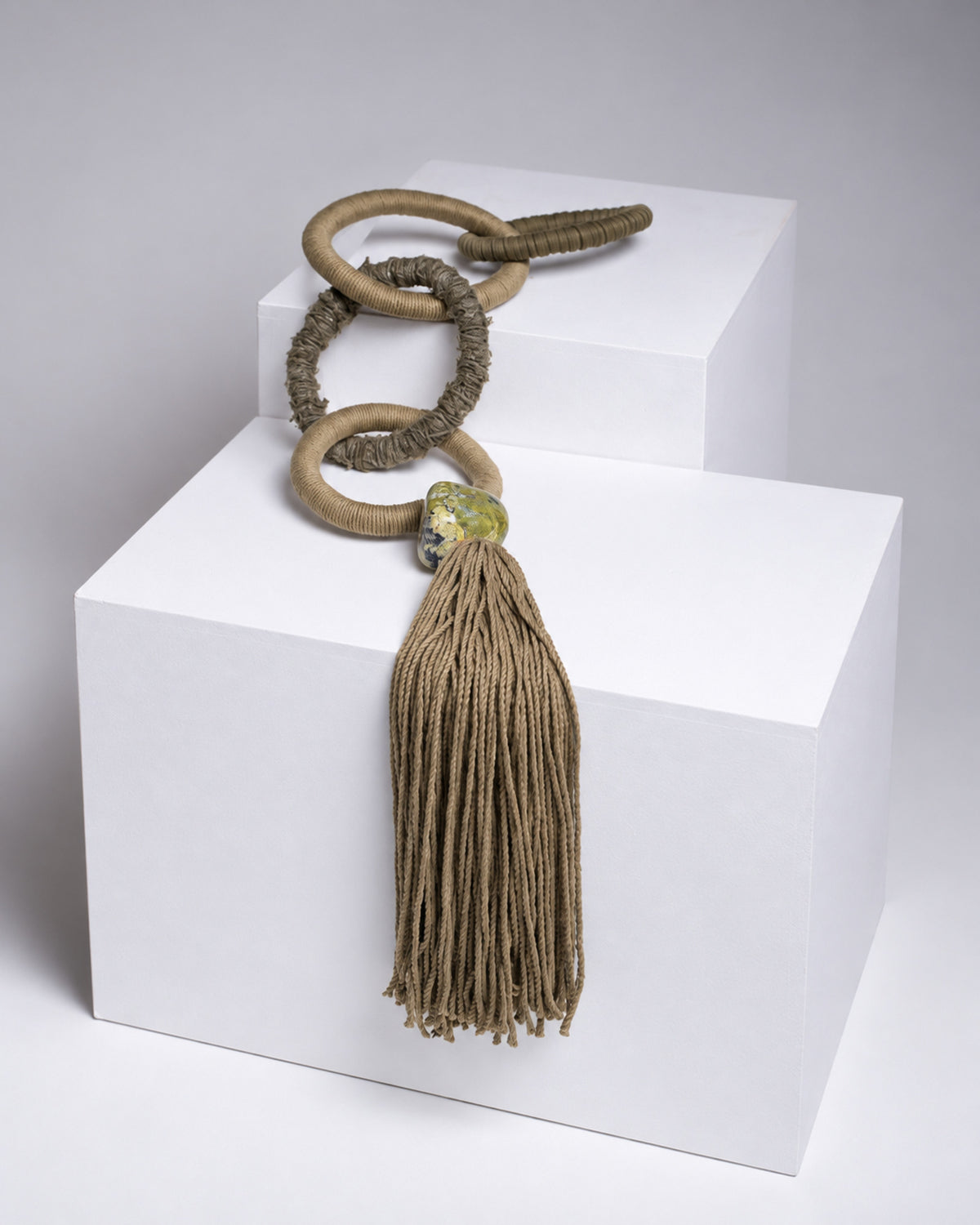 Colar de Mesa C340 - Argolas Verde Serpentina — peça individual