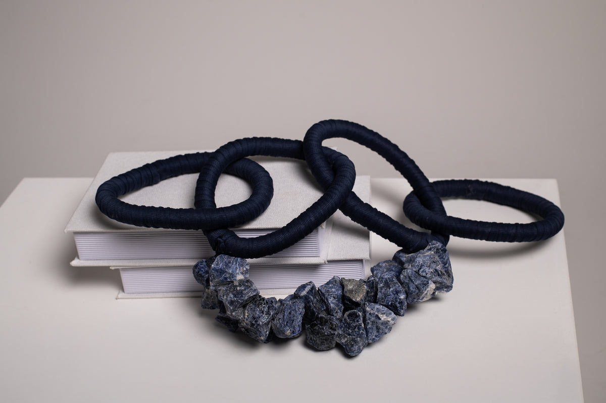 Colar de Mesa C085 Elos Azul com Pedra Sodalita