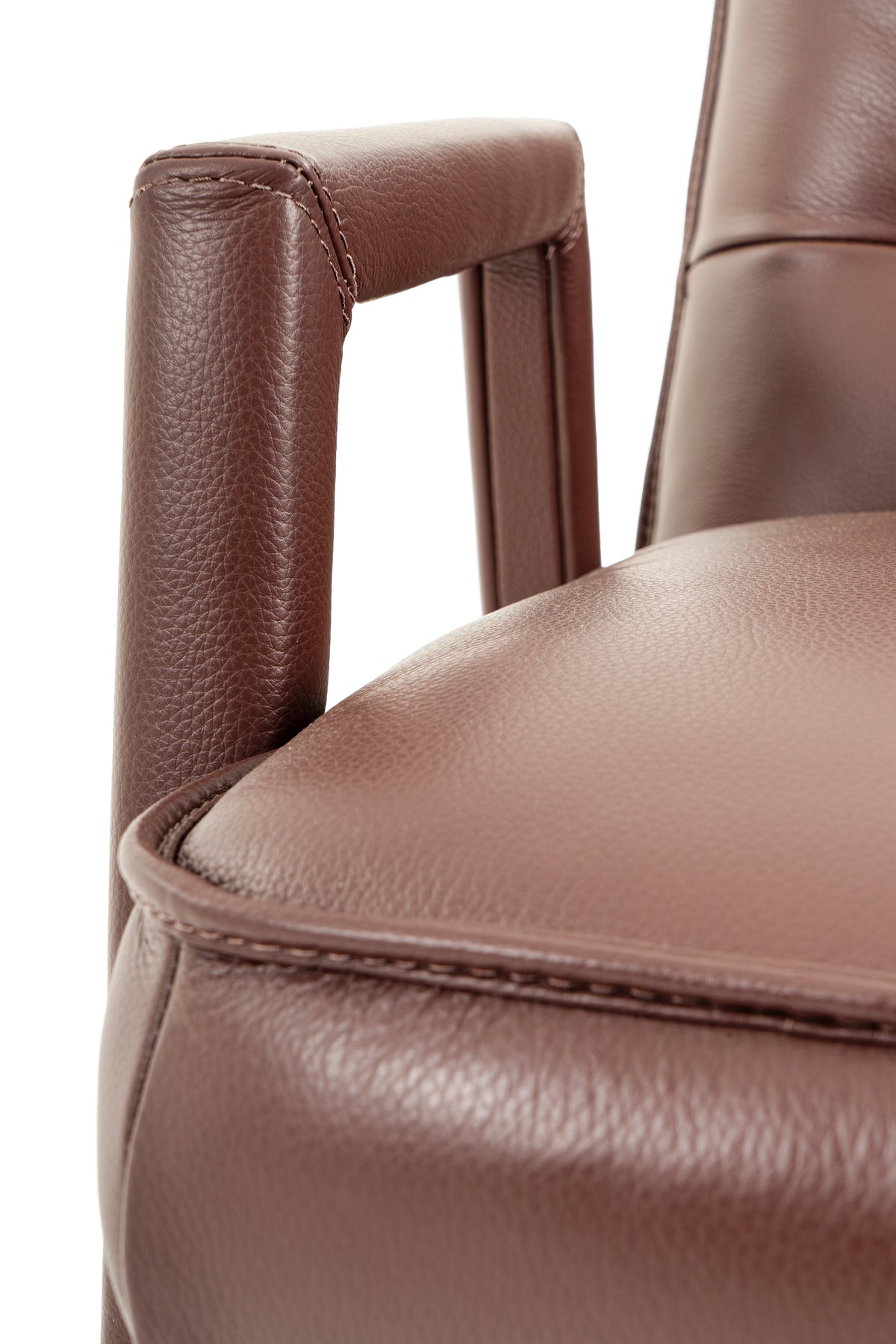 Poltrona Aten — detalhe braço Grano Balsâmico