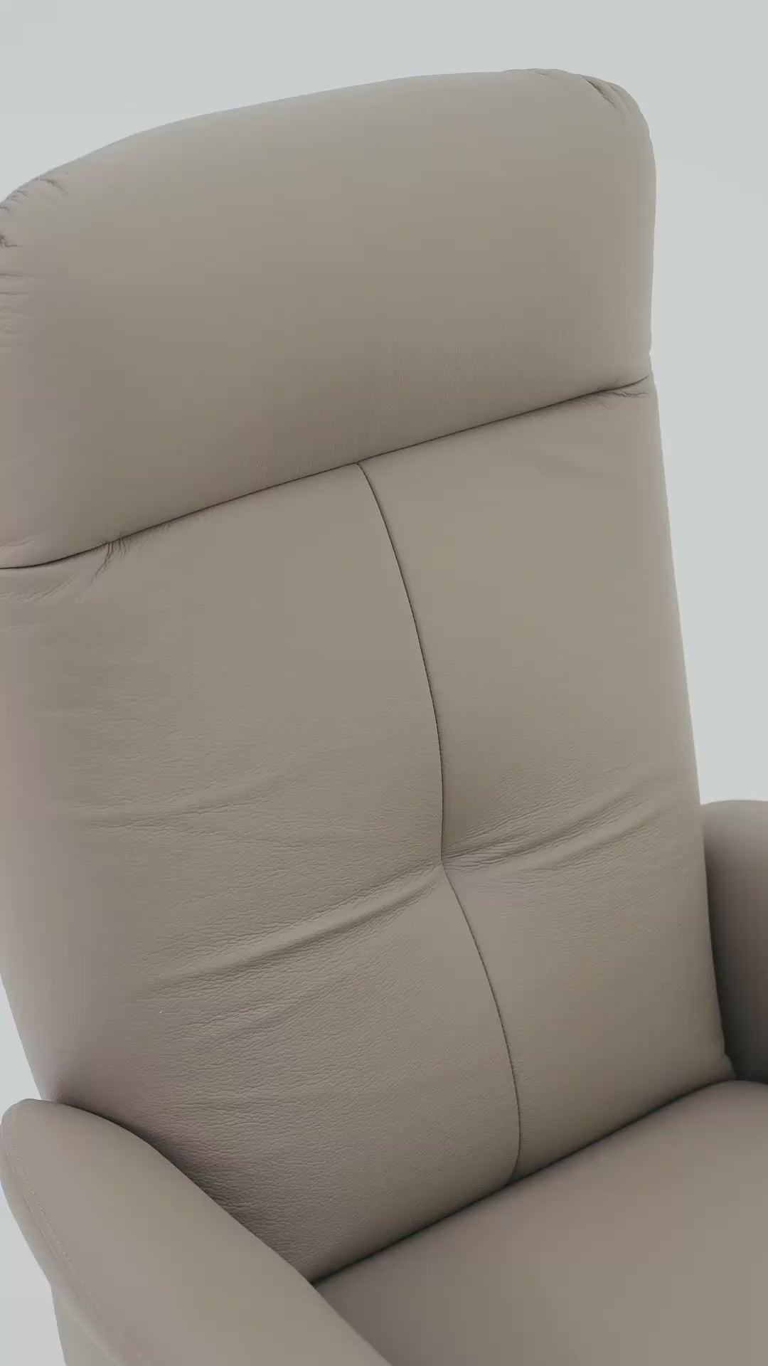 Poltrona Evor em couro natural